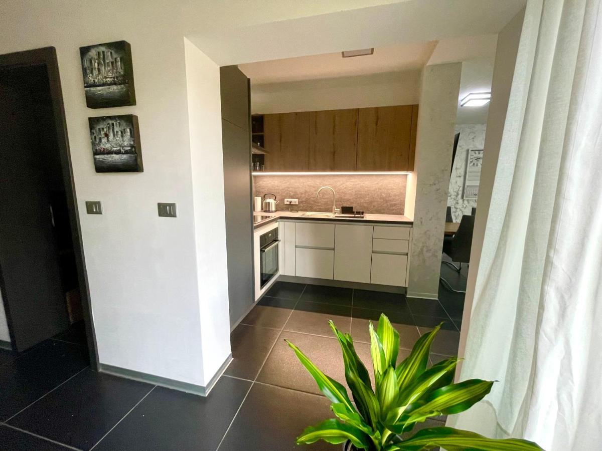 Appartement Mega à Prvacina Extérieur photo